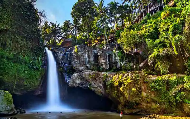 tegenungan waterfall